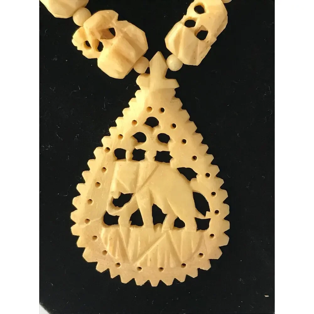 Vintage Carved Bone Elephant Necklace With Bone Barrel Twist Closure 16 Inches